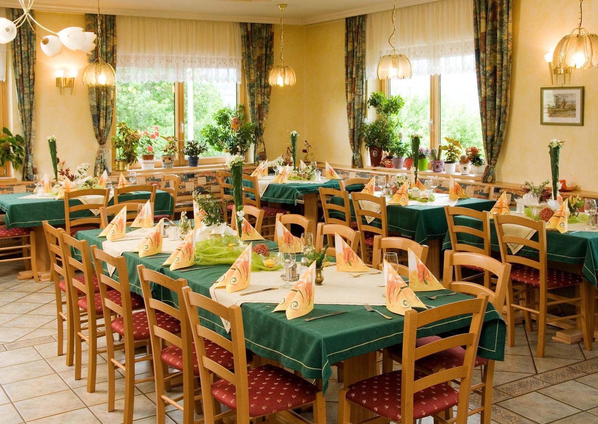 Hotel Gasthof Zur Linde Mariahof Extérieur photo